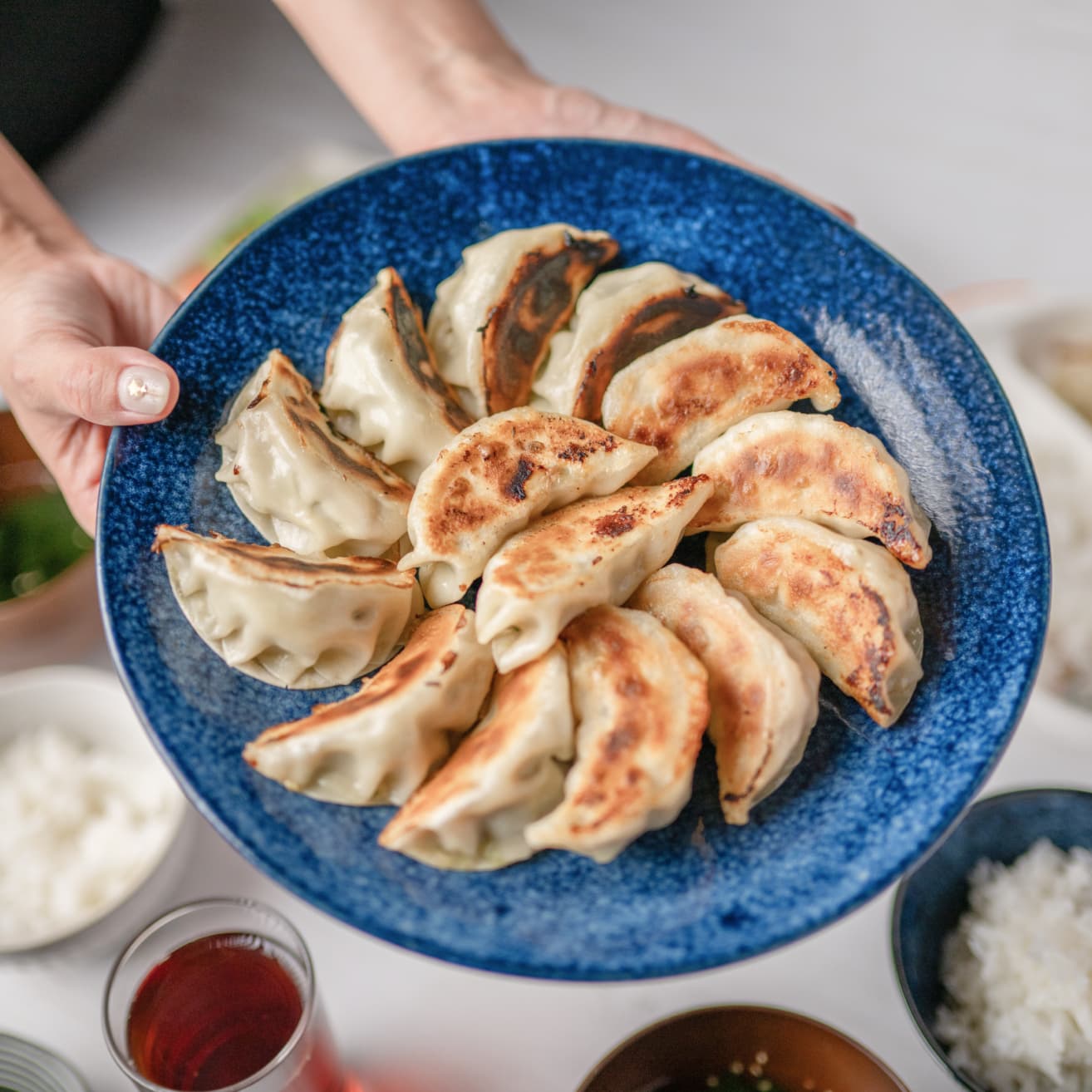 笑顔咲く肉汁餃子